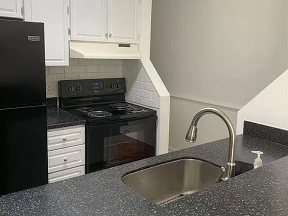 3rd image of 17 Cape Dorey Dr