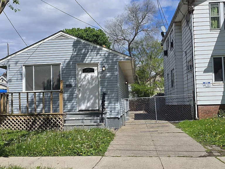 3989 W 23rd St — Photo 2