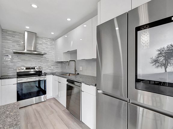 2nd image of 2840 Ne 14th St #102a