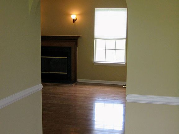 Arched drwy & mldngs dining