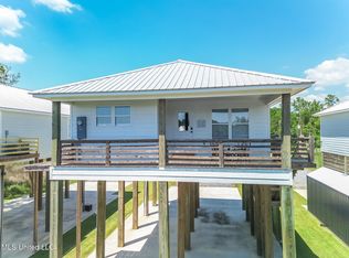 10066 E Bayou View Dr, Bay Saint Louis, MS 39520