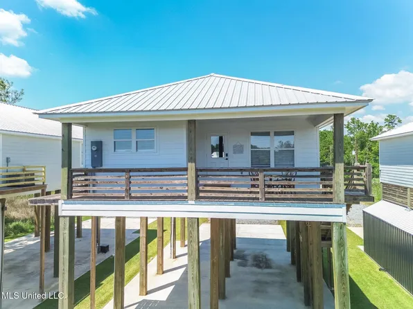 10066 E Bayou View Dr, Bay Saint Louis, MS 39520