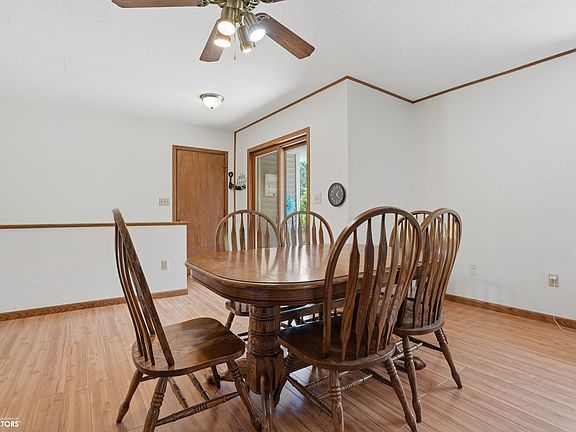4th image of 2057 Sunnyside Ave