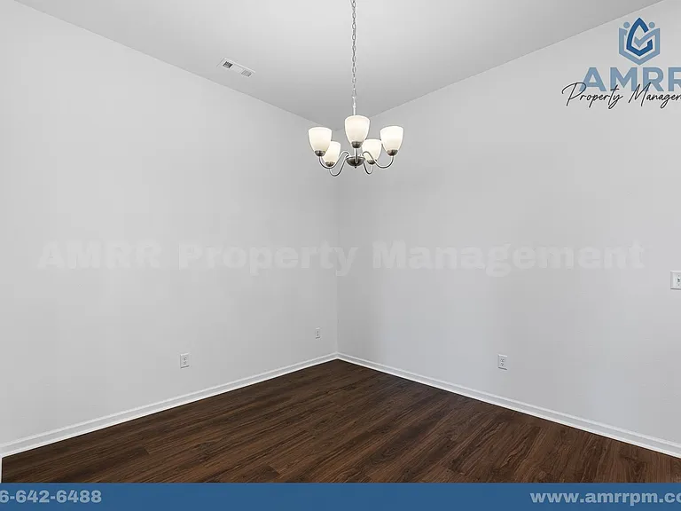 125 SW Vicki St — Photo 17