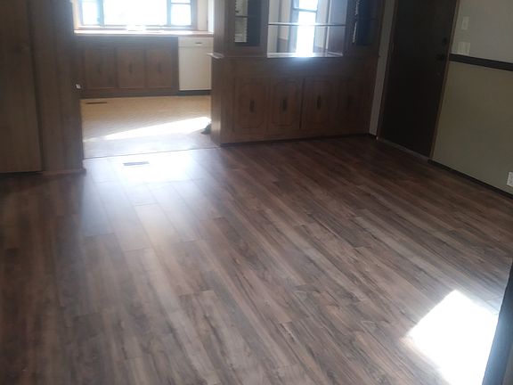 Big kitchen w/dinning area