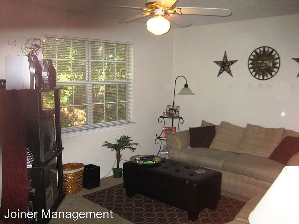 2nd image of 300 Old Will Hunter Rd APT 06