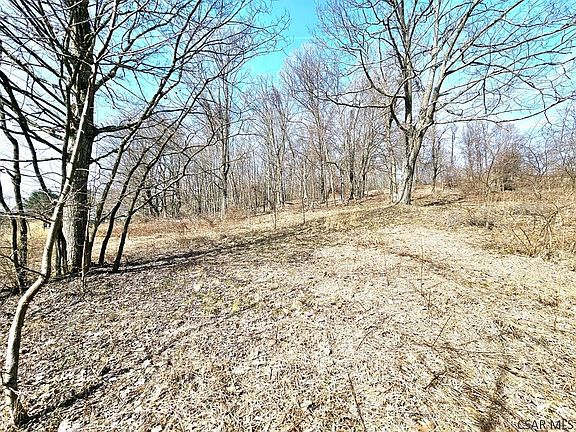 3rd image of Maplewood Dr