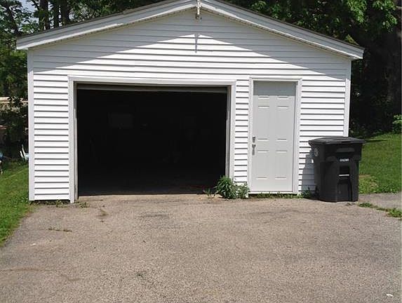 2nd image of 2821 Orchard Ave SE