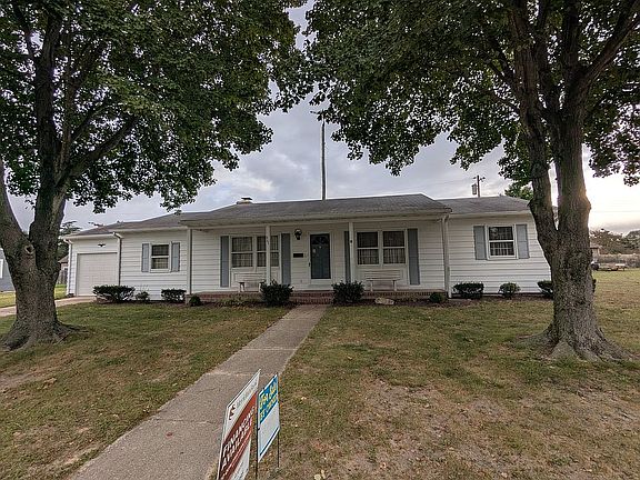 3rd image of 807 Lantana St