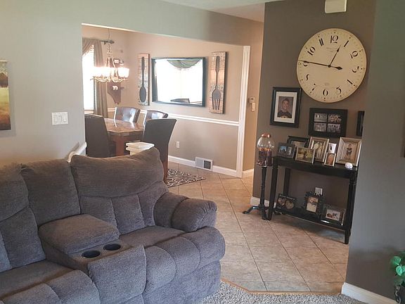3rd image of 5948 Grand River Dr