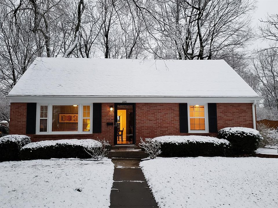 1st image of 226 E Lowry Ln