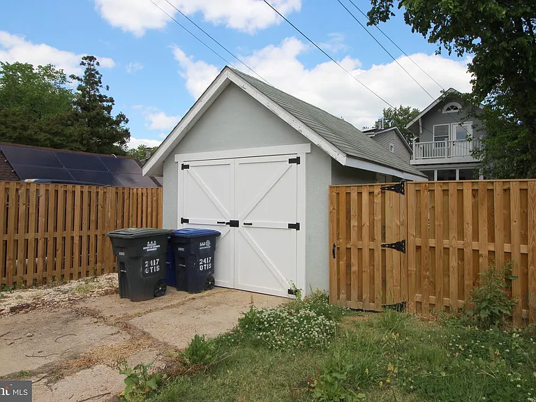 2417 Otis St NE — Photo 27
