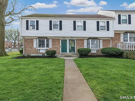 Building Photo - 240 Sunnyridge Ave #116