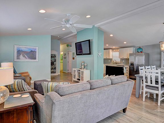 Beautiful Open Concept  