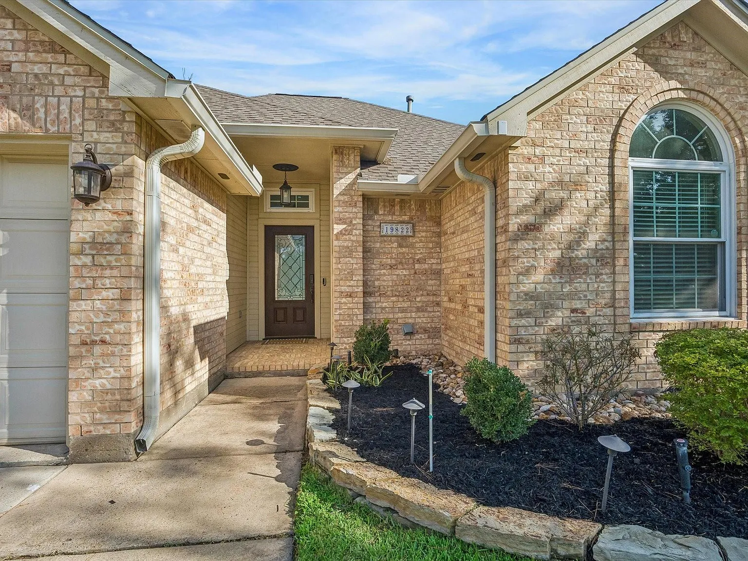 3 bed, 2.0 bath, 1660 sqft, $2,800 — Photo 3