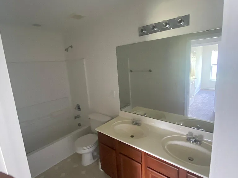 370 Charter Oak Ct — Photo 23