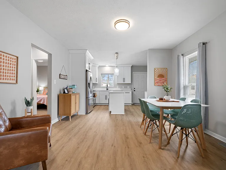 2403 E Pembroke Ave — Photo 12