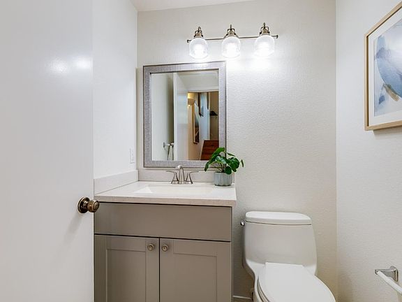 5th image of 418 Galleria Dr APT 8
