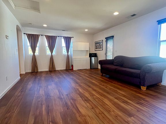 3rd image of 2534 Basswood Dr