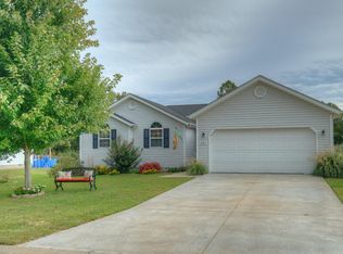 1905 Chickadee Dr, Webb City, MO 64870