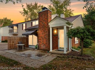 24609 Spring Ln, Harrison Township, MI 48045