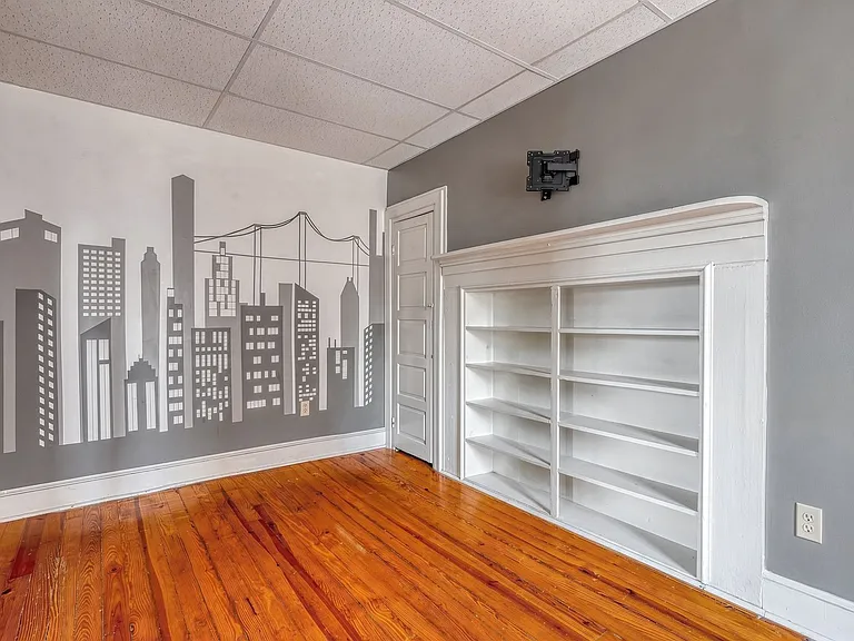 42 E Locust St — Photo 10