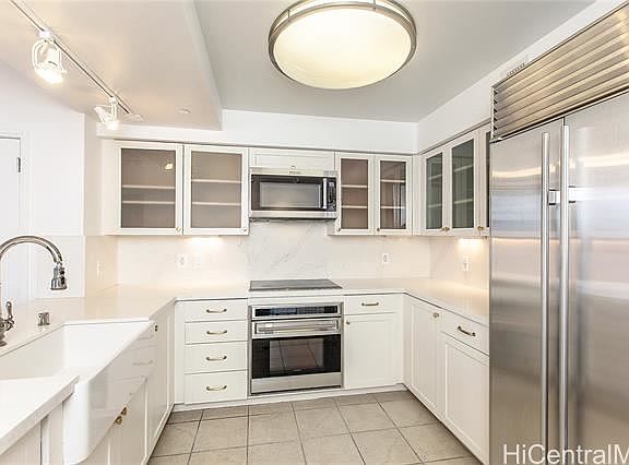 3rd image of 600 Queen St #3806