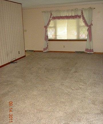4th image of 1180 Robinhood Dr
