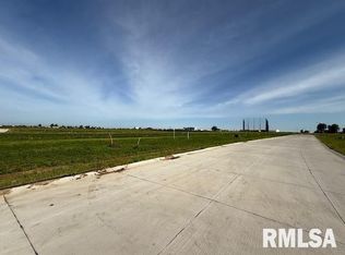 6482 Ryan Rd, Bettendorf, IA 52722