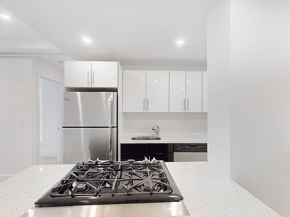 5th image of 96 Steuben St #6L
