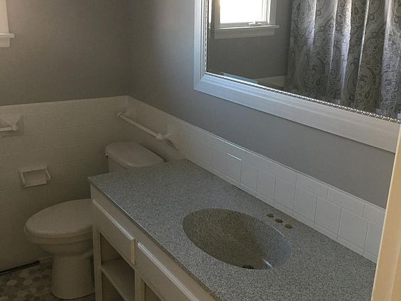 Upstairs Hallway Bathroom