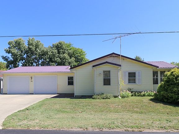 5th image of 1084 Fir Dr