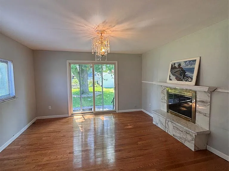28025 Joan St — Photo 13