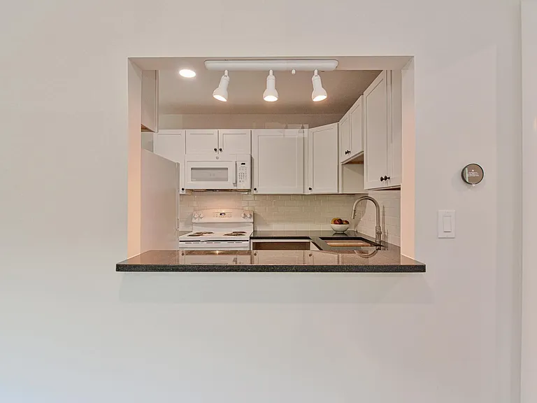 56 Jacqueline Rd #10 — Photo 2