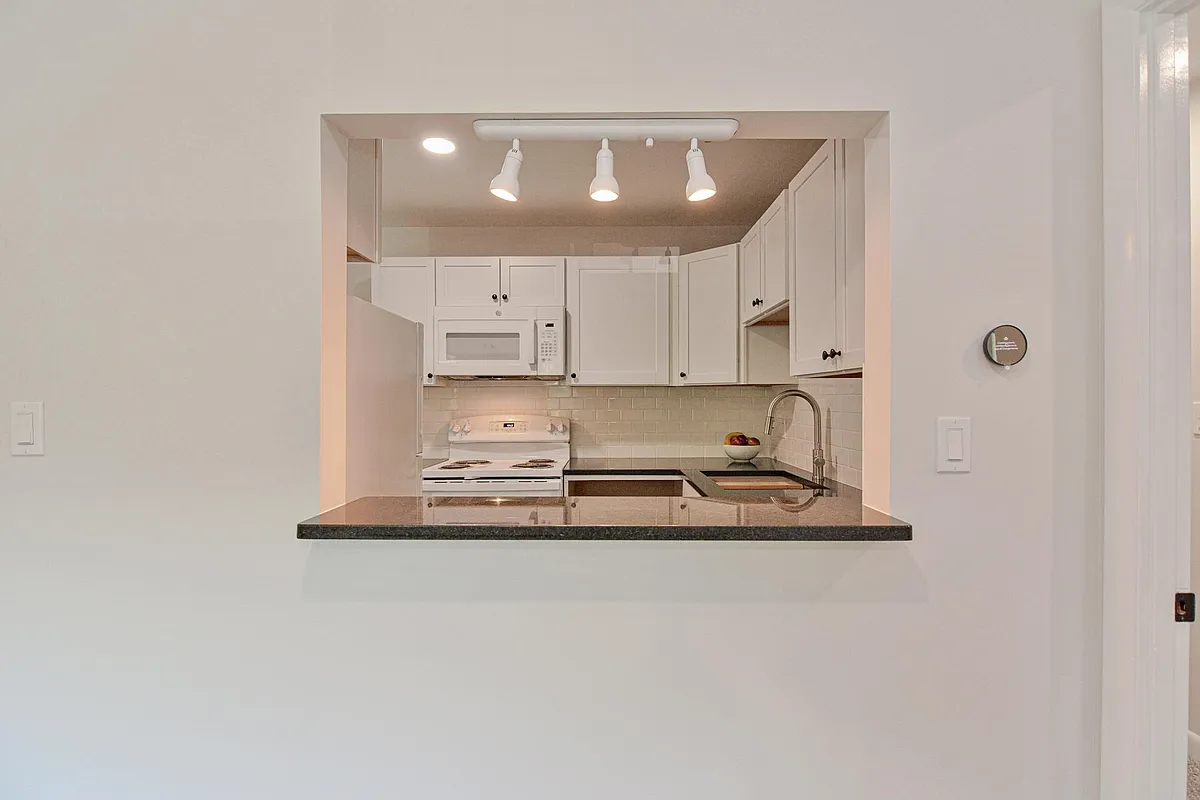 Building Photo - 56 Jacqueline Rd #10