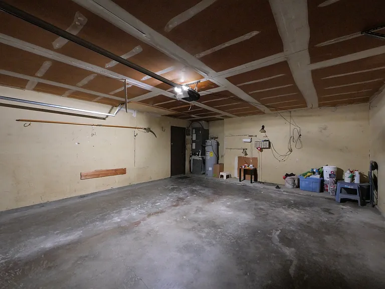 3401 Meadow Oaks Dr — Photo 16