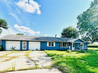 606 Oak St, Elwood, KS 66024
