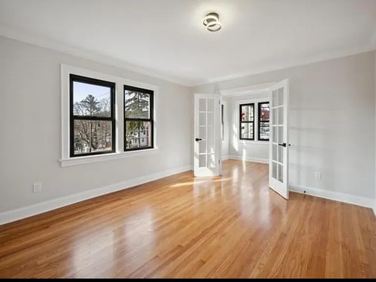 504 Ashford Ave #2W — Photo 11