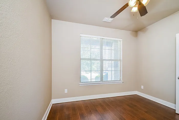 604 Kinghaven Dr — Photo 11