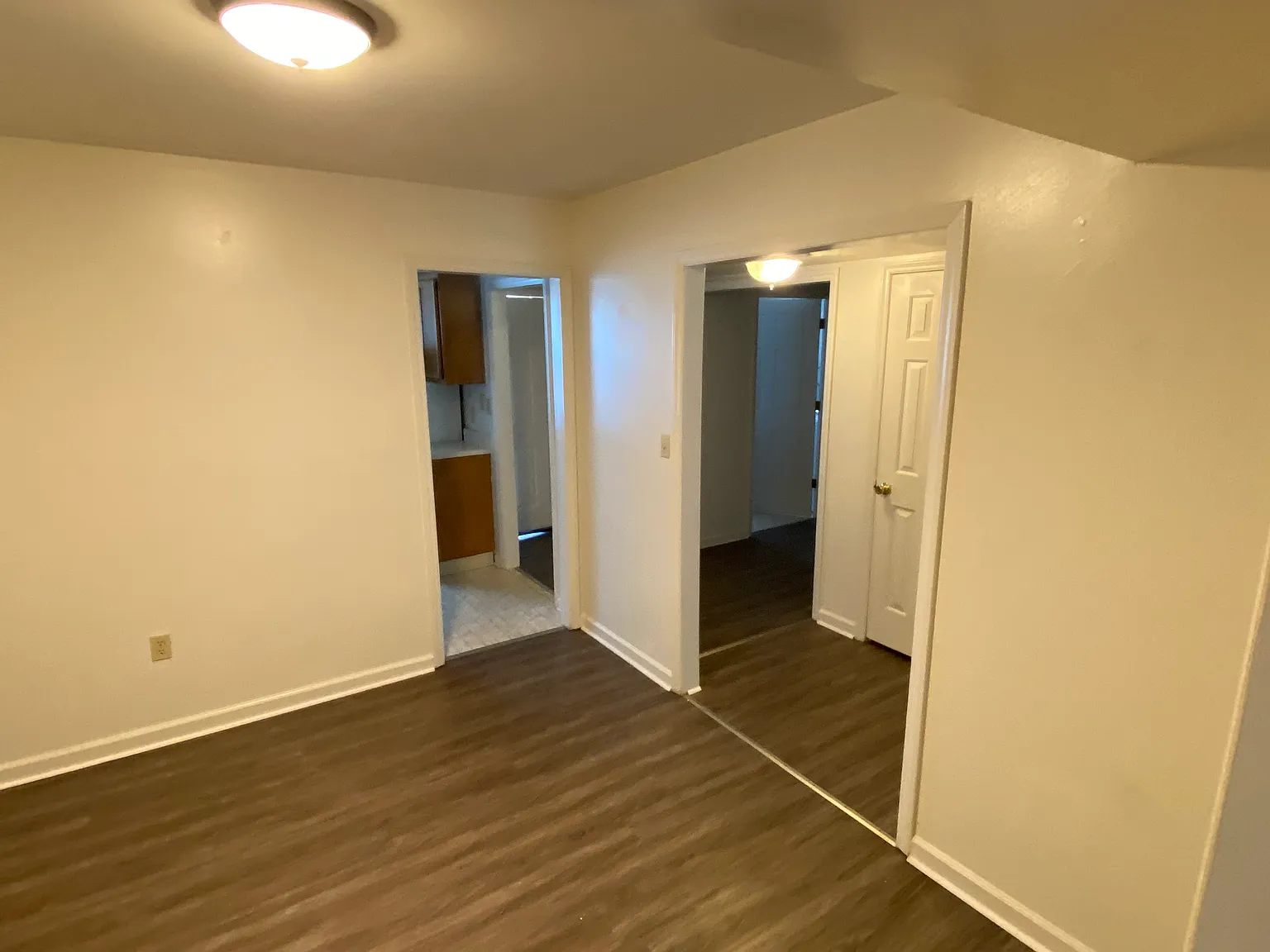 3 bed, 2.5 bath, 1600 sqft, $1,800 — Photo 3