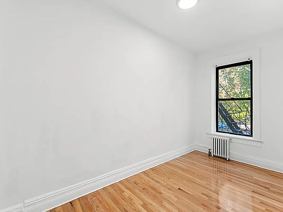 5th image of 218 Thompson St #7