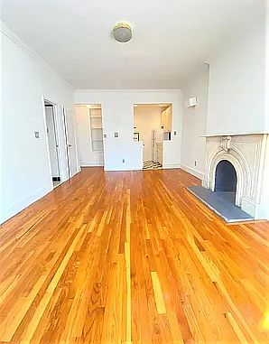 4th image of 149 E 61st St APT 4B