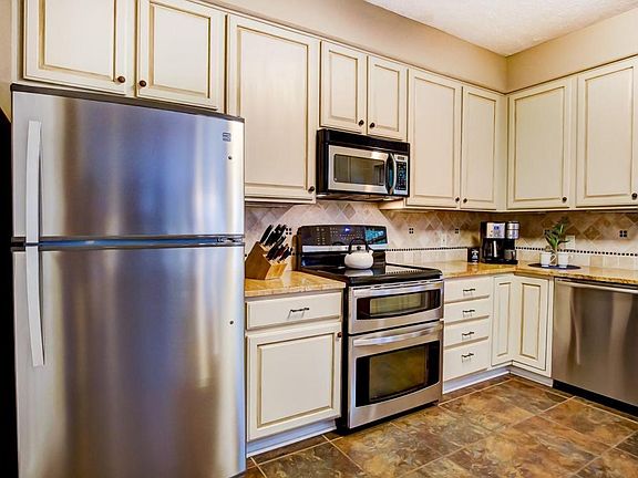 4th image of 6871 Pine Hollow Dr