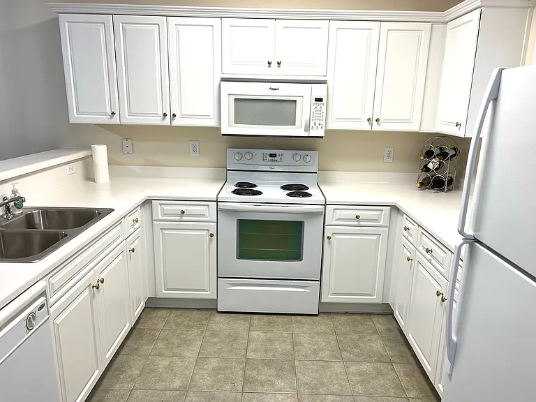 208 Castle Dr #1372 — Photo 3