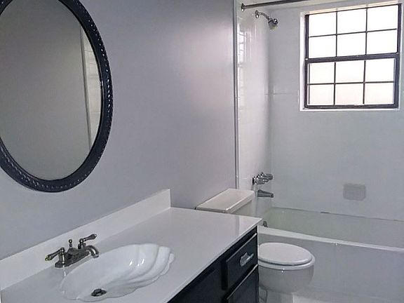 3rd image of 7335 Doncaster Ln