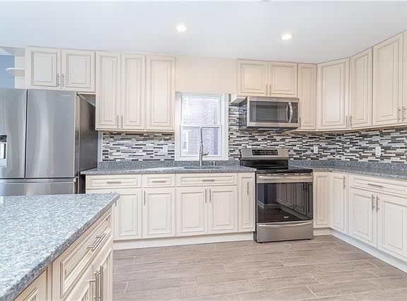 3rd image of 131 Cabot Ave