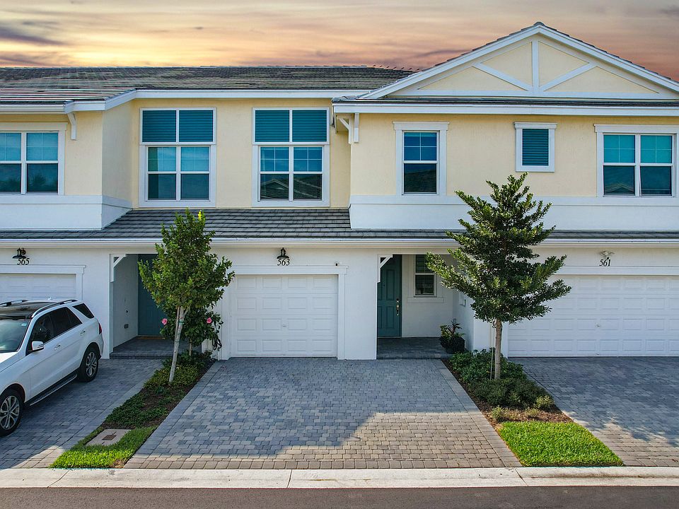 1st image of 563 Sanderling Cir