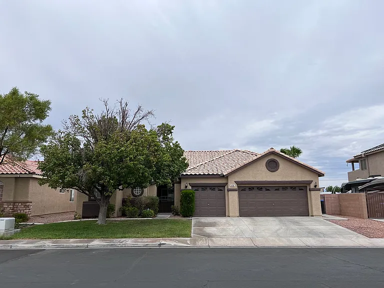 678 Kentons Run Ave — Photo 1