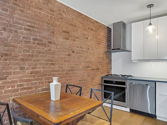3rd image of 9 W 120th St #1