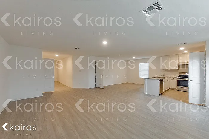4 bed, 2.5 bath, 1950 sqft, $1,745 — Photo 3